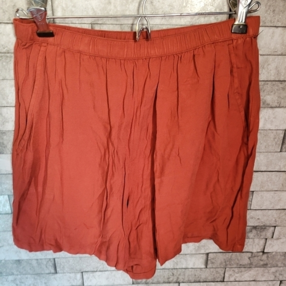 Melrose and Market NWOT Rust Colored Rayon Shorts Size Small